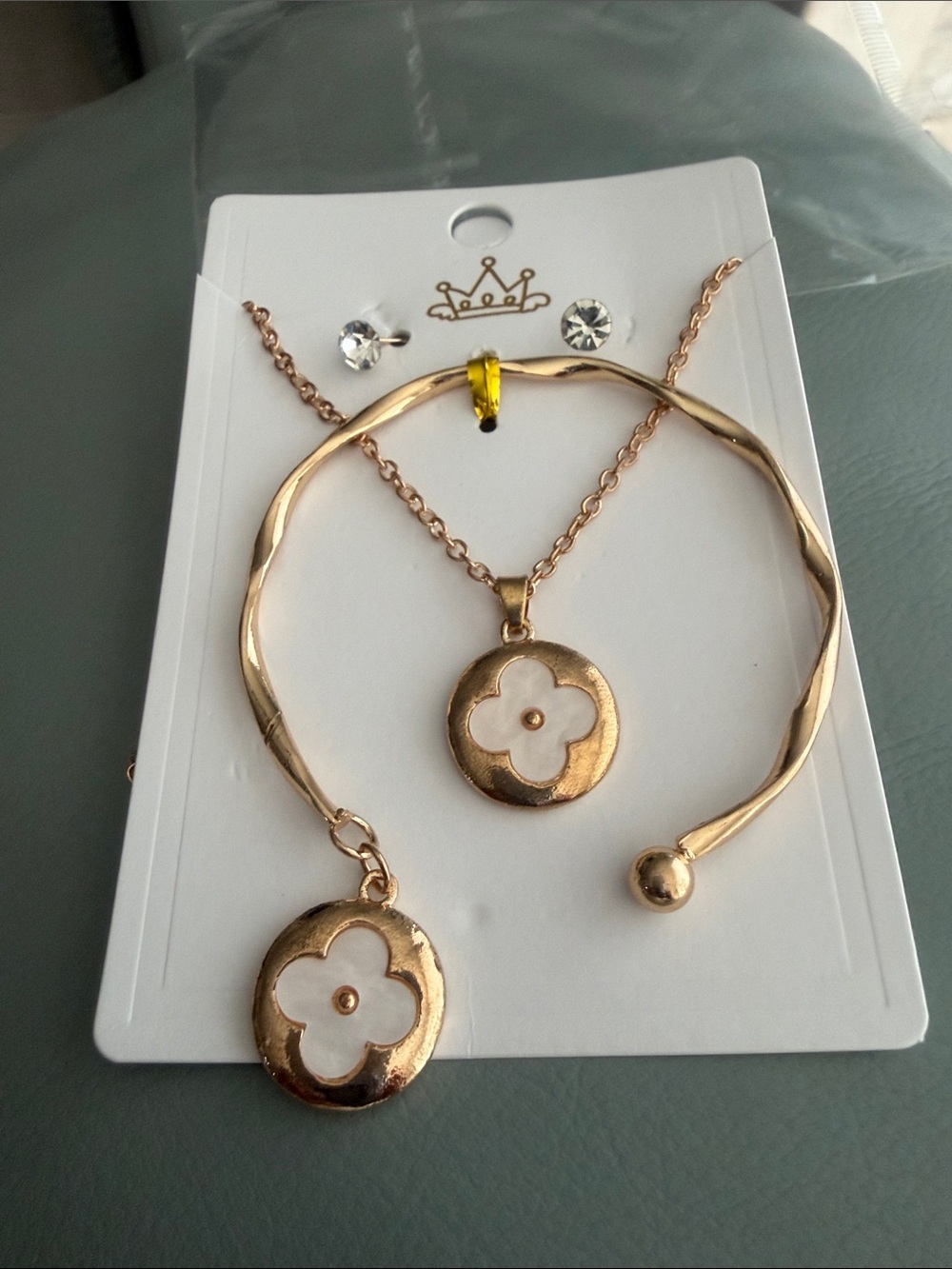 Gold Flower Pendant Necklace and Bracelet Set - Women Jewelry